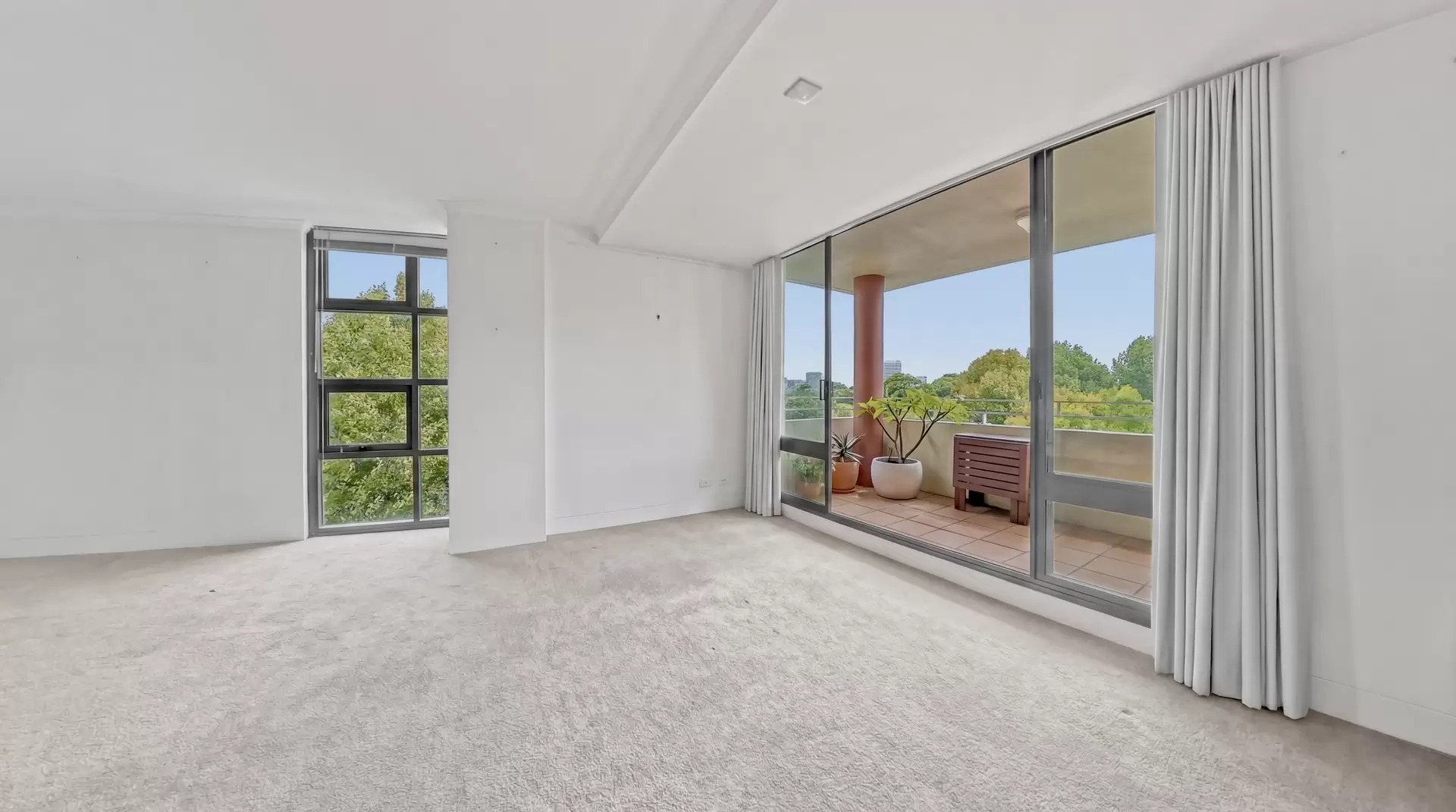 H424/780 Bourke Street, Redfern Leased by The Gallery Real Estate - image 1